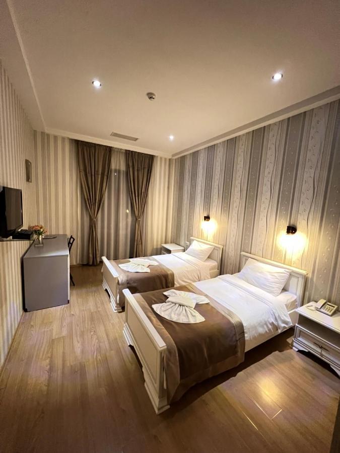 Granada Hotel And Restaurant Tbilisi Buitenkant foto