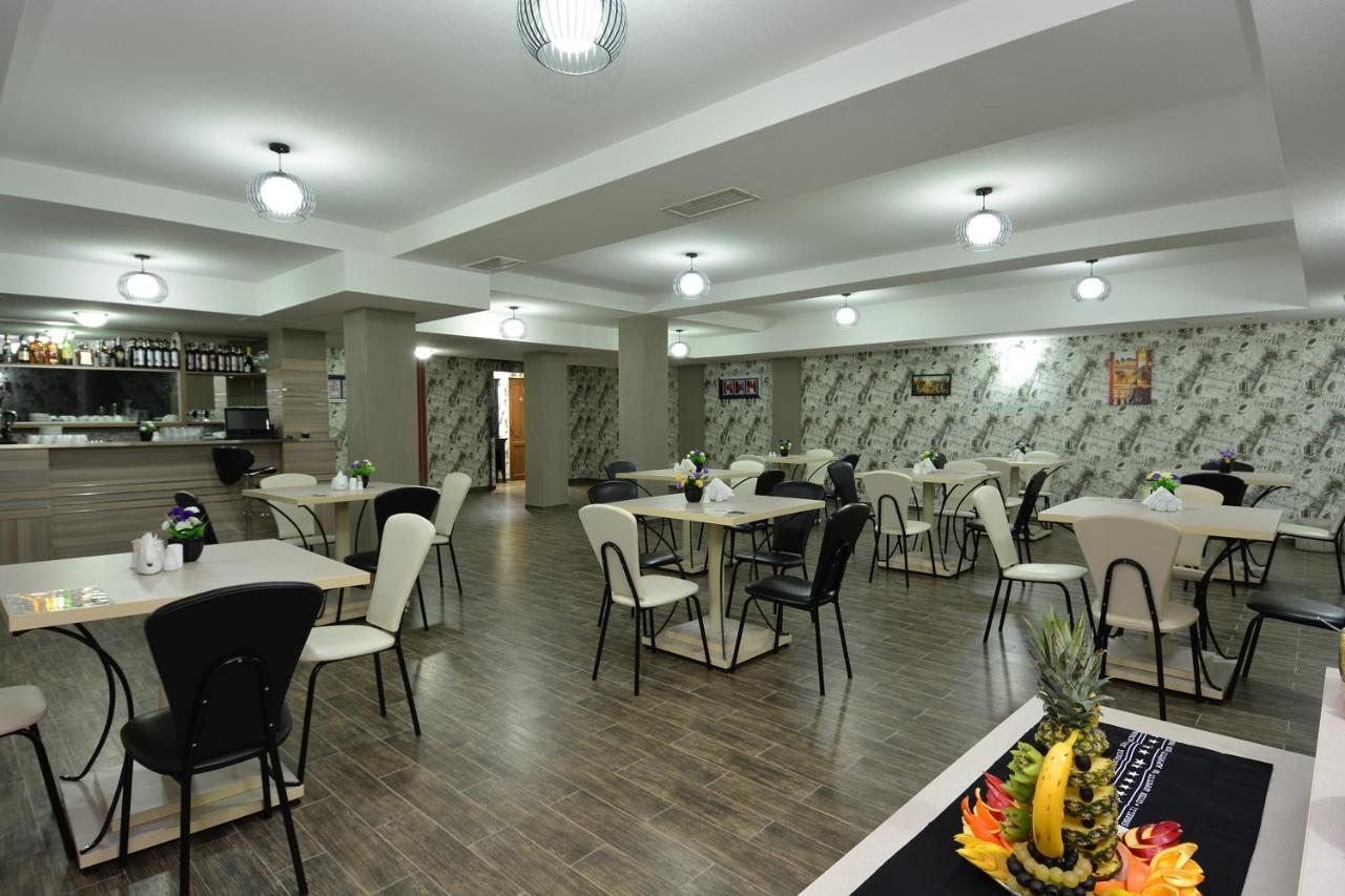 Granada Hotel And Restaurant Tbilisi Buitenkant foto