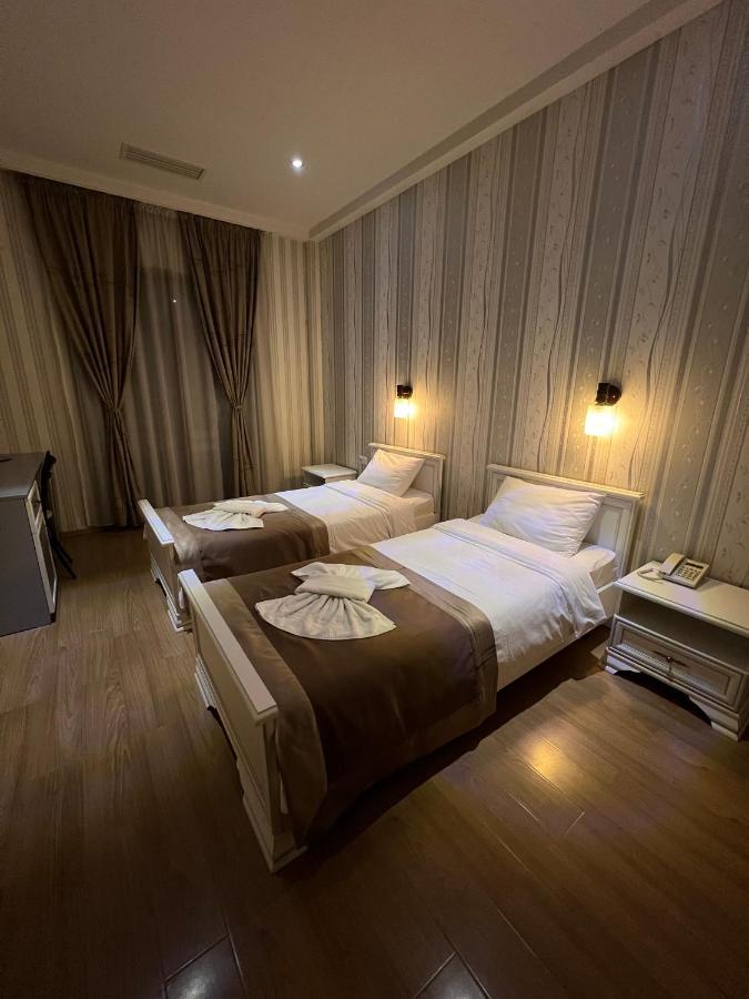 Granada Hotel And Restaurant Tbilisi Buitenkant foto