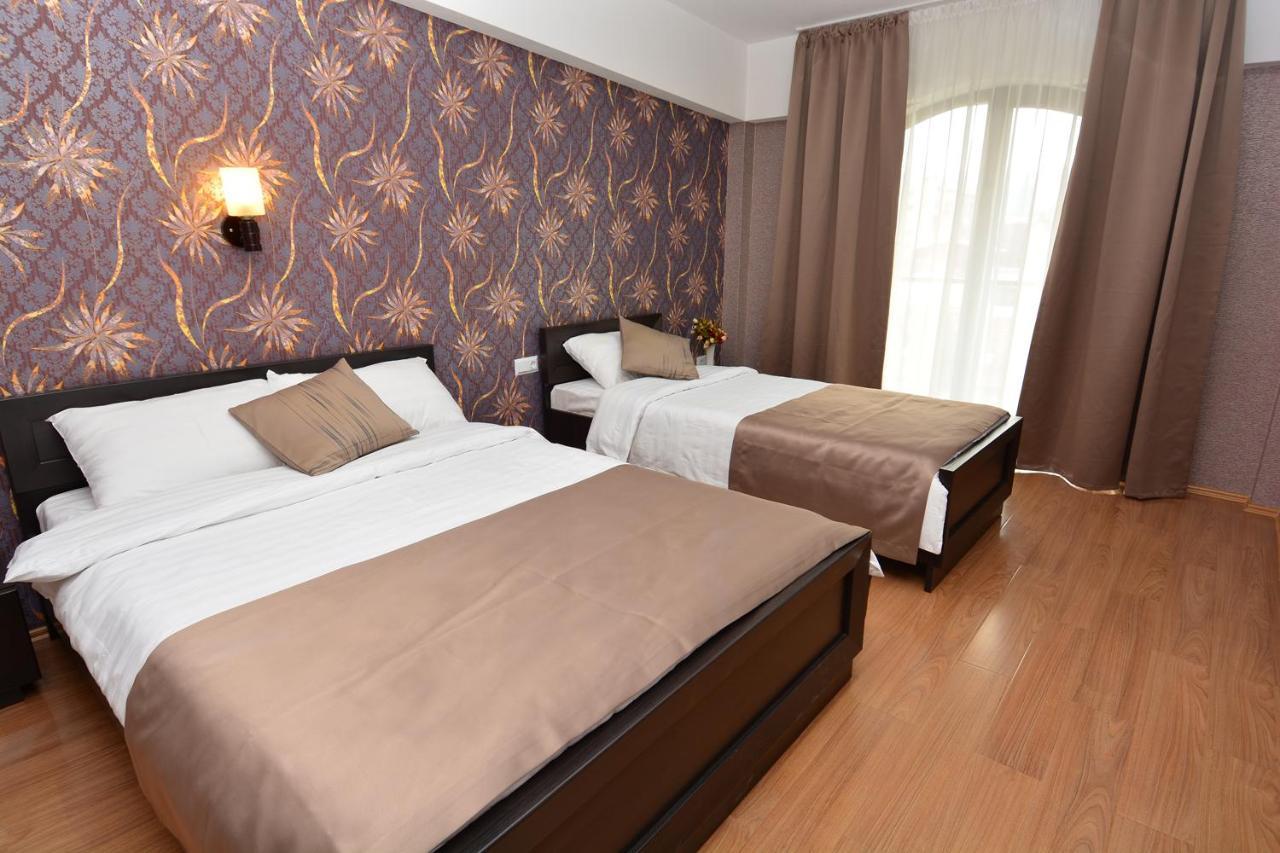 Granada Hotel And Restaurant Tbilisi Buitenkant foto